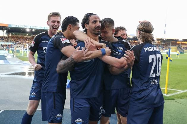 04 04 2025, xtgx, Soccer 2 Bundesliga, Eintracht Braunschweig SC Paderborn 07 emspor, v l jubilation after the 1 2 by Adriano Grimaldi Paderborn, 39 DFL DFB REGULATIONS PROHIBIT ANY USE OF PHOTOGRAPHS as IMAGE SEQUENCES and or QUASI VIDEO Braunschweig