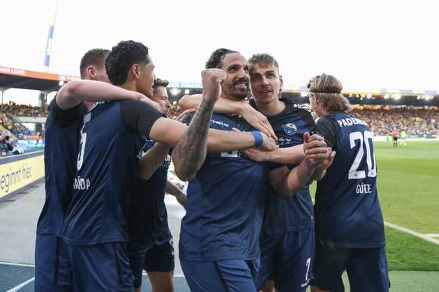 04 04 2025, xtgx, Soccer 2 Bundesliga, Eintracht Braunschweig SC Paderborn 07 emspor, v l jubilation after the 1 2 by Adriano Grimaldi Paderborn, 39 DFL DFB REGULATIONS PROHIBIT ANY USE OF PHOTOGRAPHS as IMAGE SEQUENCES and or QUASI VIDEO Braunschweig