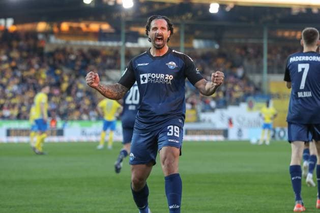 04 04 2025, xtgx, Soccer 2 Bundesliga, Eintracht Braunschweig SC Paderborn 07 emspor, v l jubilation after the 1 2 by Adriano Grimaldi Paderborn, 39 DFL DFB REGULATIONS PROHIBIT ANY USE OF PHOTOGRAPHS as IMAGE SEQUENCES and or QUASI VIDEO Braunschweig