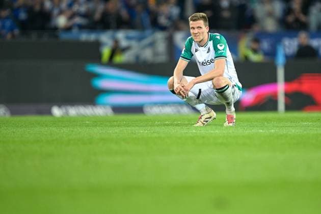 2 Bundesliga Karlsruher SC Hannover 06 on 04 05 2025 at BBBank Wildpark in Karlsruhe Fabian Kunze Hannover 96 dissatisfied, disappointed, disappointed, dejected MT