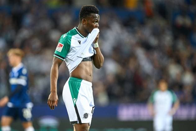 2 Bundesliga Karlsruher SC Hannover 06 on 04 05 2025 at BBBank Wildpark in Karlsruhe Rabbi Matondo Hannover 96 dissatisfied, disappointed, disappointed, dejected MT
