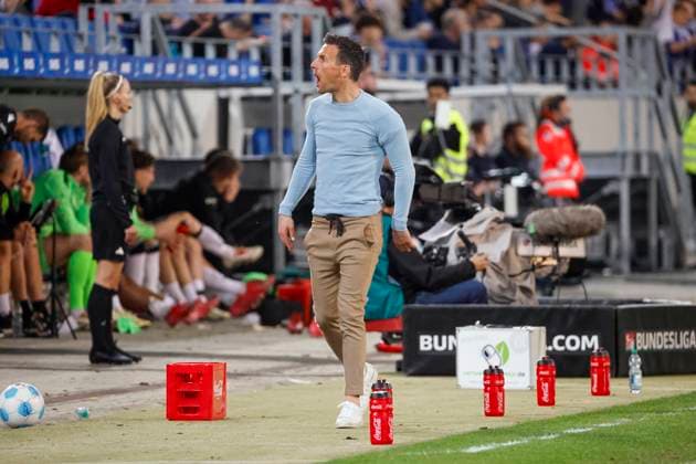 Christian Eichner Karlsruher SC, Coach , Germany, Football, 2 Bundesliga, Matchday, 2024 2025, Karlsruher SC vs Hannover 96, 04 04 2025, BBBank Wildpark, Karlsruhe, Germany DFL REGULATIONS PROHIBIT ANY USE OF PHOTOGRAPHS AS IMAGE SEQUENCES AND OR QUASI VIDEO Karlsruhe BBBank Wildpark Baden Württemberg Germany Copyright: xGrantxHubbsx
