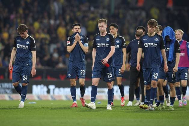 04 04 2025, xtgx, Soccer 2 Bundesliga, Eintracht Braunschweig SC Paderborn 07 emspor, v l Casper Terho Paderborn, 24 , Raphael Obermair Paderborn, 23 , Arne Schulz Paderborn, 25 , Kevin Krumme Paderborn, 42 disappointed, looks disappointed, dejected, disappointed DFL DFB REGULATIONS PROHIBIT ANY USE OF PHOTOGRAPHS as IMAGE SEQUENCES and or QUASI VIDEO Braunschweig