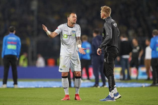 04 04 2025, xtgx, Fußball 2 Bundesliga, Eintracht Braunschweig SC Paderborn 07 emspor, v l Manuel Riemann Paderborn, 1 enttaeuscht, schaut enttaeuscht, niedergeschlagen, disappointed, ärgert sich DFL DFB REGULATIONS PROHIBIT ANY USE OF PHOTOGRAPHS as IMAGE SEQUENCES and or QUASI VIDEO Braunschweig