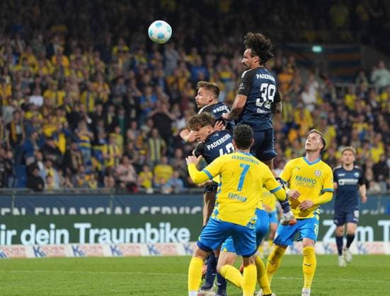 Adriano Grimaldi SC Paderborn 07, 39 heads the ball during a missed scoring chance GER, Eintracht Braunschweig vs SC Paderborn 07, 2 Bundesliga, Matchday 28, Season 2024 2025, 04 04 2025 DFL REGULATIONS PROHIBIT ANY USE OF PHOTOGRAPHS AS IMAGE SEQUENCES AND OR QUASI VIDEO GER, Eintracht Braunschweig vs SC Paderborn 07, 2 Bundesliga, Matchday 28, Season 2024 2025, 04 04 2025 Braunschweig Copyright: xEibner-Pressefoto ScottxColemanx EP_SCN