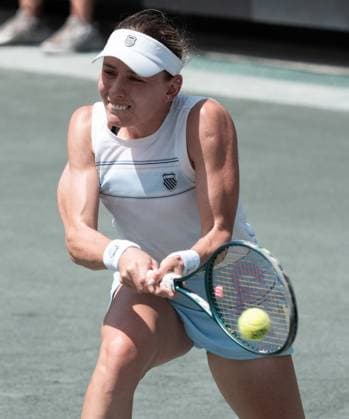 TENNIS 2025: Credit One Charleston Open APRIL 04 April 4, 2025: Ekaterina Alexandrova (RUS) defeated Qinwen Zheng (CHN) 6-1, 6-4 at the Credit One Charleston Open being played at Credit One Staduim in Charleston, South Carolina USA Ã‚ÂLeslie Billman Tennisclix (Credit Image: Â Leslie Billman Cal Media) Charleston South Carolina USA EDITORIAL USE ONLY Copyright: xx ZUMA-20250404_zma_c04_039.jpg LesliexBillmanx csmphotothree372611