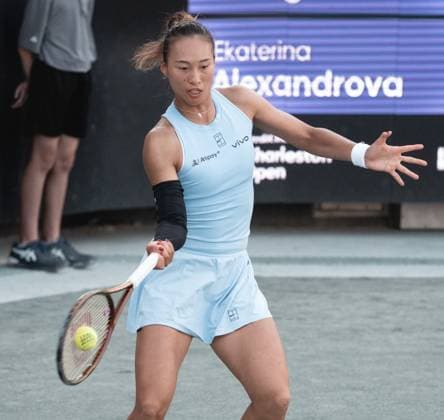 TENNIS 2025: Credit One Charleston Open APRIL 04 April 4, 2025: Qinwen Zheng (CHN) loses to Ekaterina Alexandrova (RUS) 6-1, 6-4, at the Credit One Charleston Open being played at Credit One Staduim in Charleston, South Carolina, {USA} Ã‚ÂLeslie Billman Tennisclix (Credit Image: Â Leslie Billman Cal Media) Charleston South Carolina USA EDITORIAL USE ONLY Copyright: xx ZUMA-20250404_zma_c04_035.jpg LesliexBillmanx csmphotothree372615