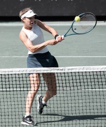 TENNIS 2025: Credit One Charleston Open APRIL 04 April 4, 2025: Anna Kalinskaya (USA) loses to Sofia Kenin (USA) 6-4, 6-3, at the Credit One Charleston Open being played at Credit One Staduim in Charleston, South Carolina, {USA} Ã‚ÂLeslie Billman Tennisclix (Credit Image: Â Leslie Billman Cal Media) Charleston South Carolina USA EDITORIAL USE ONLY Copyright: xx ZUMA-20250404_zma_c04_044.jpg LesliexBillmanx csmphotothree372623
