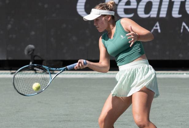 TENNIS 2025: Credit One Charleston Open APRIL 04 April 4, 2025: Sofia Kenin (USA) defeated Anna Kalinskaya (USA) 6-4, 6-3 at the Credit One Charleston Open being played at Credit One Staduim in Charleston, South Carolina USA Ã‚ÂLeslie Billman Tennisclix (Credit Image: Â Leslie Billman Cal Media) Charleston South Carolina USA EDITORIAL USE ONLY Copyright: xx ZUMA-20250404_zma_c04_052.jpg LesliexBillmanx csmphotothree372633