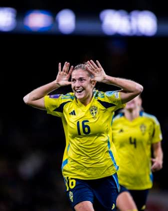 Sport Bilder des Tages 250404 Filippa Angeldahl of Sweden celebrates after the 2-1 goal during the UEFA Women s Nations League football match between Sweden and Italy on April 4, 2025 in Stockholm. Photo: Maxim ThorÃ BILDBYRAN kod MT EW0513 fotboll football soccer fotball nations league uefa womens nations league sverige sweden italien italy dam bbeng jubel topx *** 250404 Filippa Angeldahl of Sweden celebrates after the 2 1 goal during the UEFA Women s Nations League football match between Sweden and Italy on April 4, 2025 in Stockholm Photo Maxim ThorÃ BILDBYRAN code MT EW0513 fotboll football soccer fotball nations league uefa womens nations league sverige sweden italien italy dam bbeng jubel topx  Copyright: MAXIMxTHORE BB250404MT153