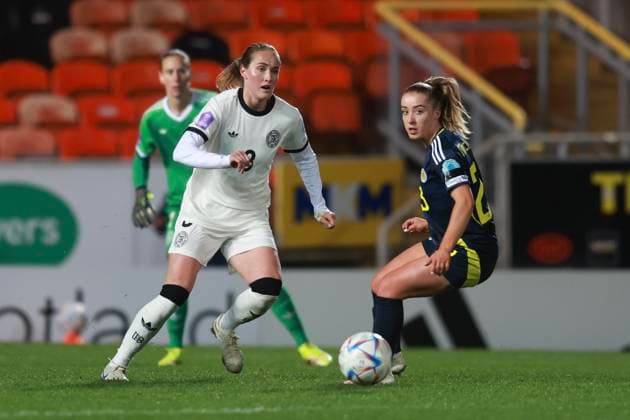 FuÃŸball, Frauen, Nations League, Schottland - Deutschland 4th April 2025; Tannadice, Dundee, Scotland: Womens Nations League International Football, Scotland versus Germany; Sydney Lohmann of Germany takes on Kirsty MacLean of Scotland  ActionPlus12769641 DavidxYoung