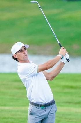 April 4, 2025, Doral, Florida, USA: Joaquin Niemann of Torque GC chips on to the 18th green during the first round of LIV Golf Miami at Trump National Doral. Doral USA - ZUMAw109 20250404_fap_w109_008 Copyright: xDebbyxWongx