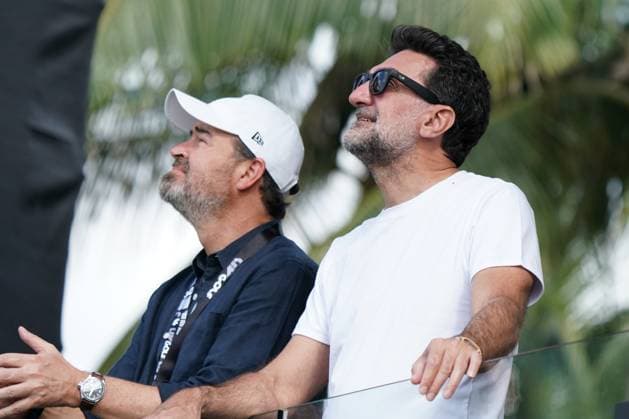 April 4, 2025, Doral, Florida, USA: Yasir Al-Rumayyan (R), governor of Saudi Arabia s Public Investment Fund, which finances the LIV Golf League, watches play on the 18th green during the first round of LIV Golf Miami at Trump National Doral. Doral USA - ZUMAw109 20250404_fap_w109_003 Copyright: xDebbyxWongx