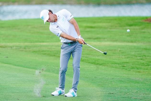 April 4, 2025, Doral, Florida, USA: Joaquin Niemann of Torque GC chips on to the 18th green during the first round of LIV Golf Miami at Trump National Doral. Doral USA - ZUMAw109 20250404_fap_w109_023 Copyright: xDebbyxWongx
