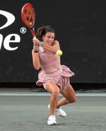 TENNIS 2025: Credit One Charleston Open APRIL 04 April 4, 2025: Emma Navarro (USA) loses to Amanda Anisimova (USA) 7-6, 7(7)-6(1), at the Credit One Charleston Open being played at Credit One Staduim in Charleston, South Carolina, {USA} Ã‚ÂLeslie Billman Tennisclix (Credit Image: Â Leslie Billman Cal Media) Charleston South Carolina USA EDITORIAL USE ONLY Copyright: xx ZUMA-20250404_zma_c04_112.jpg LesliexBillmanx csmphotothree372694