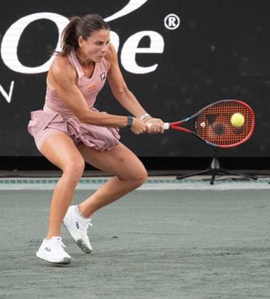 TENNIS 2025: Credit One Charleston Open APRIL 04 April 4, 2025: Emma Navarro (USA) loses to Amanda Anisimova (USA) 7-6, 7(7)-6(1), at the Credit One Charleston Open being played at Credit One Staduim in Charleston, South Carolina, {USA} Ã‚ÂLeslie Billman Tennisclix (Credit Image: Â Leslie Billman Cal Media) Charleston South Carolina USA EDITORIAL USE ONLY Copyright: xx ZUMA-20250404_zma_c04_121.jpg LesliexBillmanx csmphotothree372702