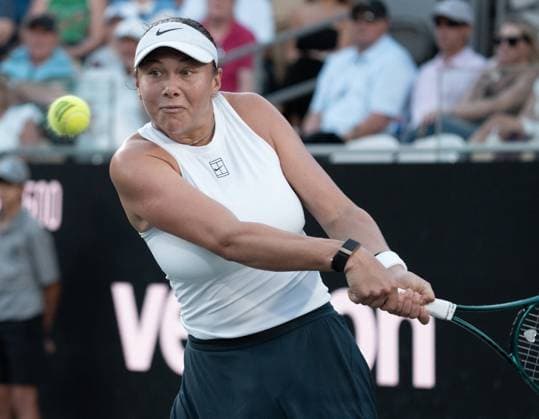 TENNIS 2025: Credit One Charleston Open APRIL 04 April 4, 2025: Amanda Anisimova (USA) defeated Emma Navarro (USA) 7-6, 7(7)-6(1) at the Credit One Charleston Open being played at Credit One Staduim in Charleston, South Carolina USA ÂLeslie Billman Tennisclix (Credit Image: Leslie Billman Cal Media) Charleston South Carolina USA EDITORIAL USE ONLY Copyright: xx ZUMA-20250404_zma_c04_128.jpg LesliexBillmanx csmphotothree372713
