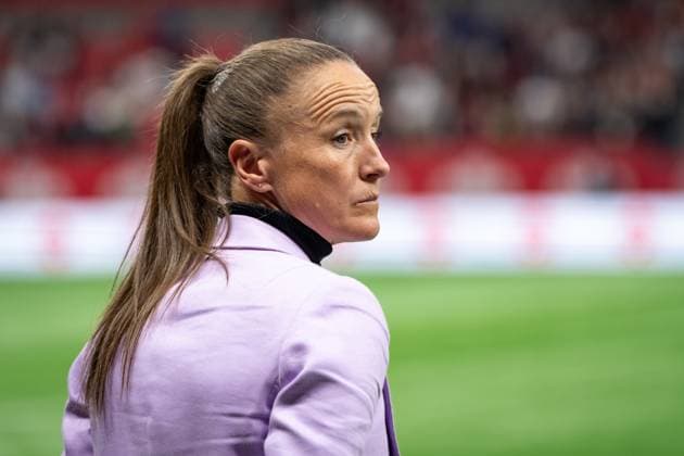 Fußball, Frauen Länderspiel, Kanada - Argentinien April 4, 2025, Vancouver, Bc, CANADA: Canada women s national team, Nationalteam soccer head coach Casey Stoney looks to her team before an International Friendly, Länderspiel, Nationalmannschaft soccer match against Argentina in Vancouver, on Friday, April 4, 2025. Canada News - April 4, 2025 - ZUMAc35_ 20250404_zaf_c35_108 Copyright: xEthanxCairnsx
