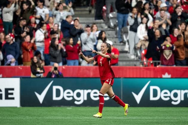 Fußball, Frauen Länderspiel, Kanada - Argentinien April 4, 2025, Vancouver, Bc, CANADA: Canada s Julia Grosso (7) celebrates her goal against Argentina during the second half of an International Friendly, Länderspiel, Nationalmannschaft soccer match in Vancouver, on Friday, April 4, 2025. Canada News - April 4, 2025 - ZUMAc35_ 20250404_zaf_c35_123 Copyright: xEthanxCairnsx