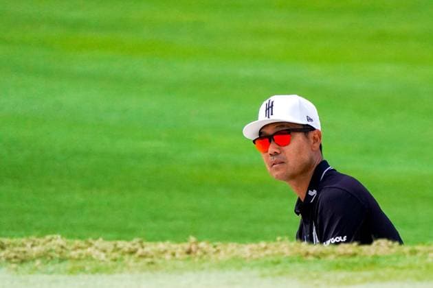 April 4, 2025, Doral, Florida, USA: Kevin Na of Iron Heads GC gets ready to hit out of a greenside bunker on the 16th green during the first round of LIV Golf Miami at Trump National Doral. Doral USA - ZUMAw109 20250404_fap_w109_040 Copyright: xDebbyxWongx
