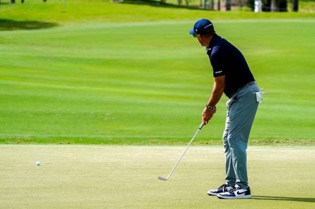 April 4, 2025, Doral, Florida, USA: Phil Mickelson of HyFlyers GC putts the 16th green during the first round of LIV Golf Miami at Trump National Doral. Doral USA - ZUMAw109 20250404_fap_w109_034 Copyright: xDebbyxWongx