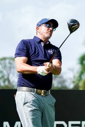 April 4, 2025, Doral, Florida, USA: Phil Mickelson of HyFlyers GC watches his tee shot off the 17th hole during the first round of LIV Golf Miami at Trump National Doral. Doral USA - ZUMAw109 20250404_fap_w109_043 Copyright: xDebbyxWongx