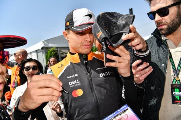The Japanese Grand Prix In Suzuka, Third Practice Session McLaren driver Lando Norris is surrounded by fans on his way to the third practice session for the Japanese Grand Prix on April 5. SUzuka Japan  Copyright: xYusukexHaradax originalFilename:harada-notitle250405_npKUB.jpg