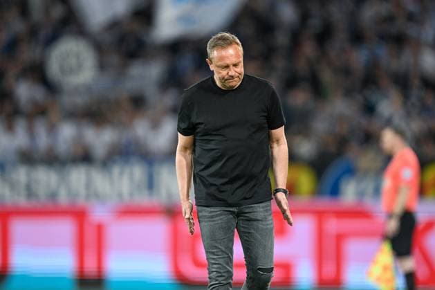 2 Bundesliga Karlsruher SC Hannover 06 on 04 05 2025 at BBBank Wildpark in Karlsruhe Coach Andre Breitenreiter Hannover 96 dissatisfied, disappointed, disappointed, dejected MT
