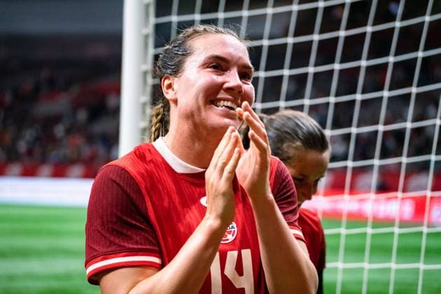 Vancouver, British Columbia, Canada, April 4th 2025: Vanessa Gilles (14 Canada) acknowledges fan supporters at halftime during the Women s International Friendly, Länderspiel, Nationalmannschaft soccer match between Canada and Argentina at BC Place Stadium in Vancouver, British Columbia, Canada (EDITORIAL USAGE ONLY). (Amy Elle SPP) Copyright: xAmyxElle SPPx spp-en-AmEl-DSC05458