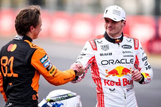 F1 - JAPANESE GRAND PRIX 2025 VERSTAPPEN Max (ned), Red Bull Racing RB21, portrait and PIASTRI Oscar (aus), McLaren F1 Team MCL39, portrait during the Formula 1 Lenovo Japanese Grand Prix 2025, 3rd round of the 2025 FIA Formula One World Championship, WM, Weltmeisterschaft from April 4 to 6, 2025 on the Suzuka Circuit, in Suzuka, Japan - SuzukaJapan Copyright: xEricxAlonsox