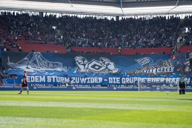05 04 2025, xhfmx, Fußball 2 Bundesliga, 1 FC Nuernberg Hamburger SV Choreografie der mitgereisten HSV Fans DFL DFB REGULATIONS PROHIBIT ANY USE OF PHOTOGRAPHS as IMAGE SEQUENCES and or QUASI VIDEO Nuernberg