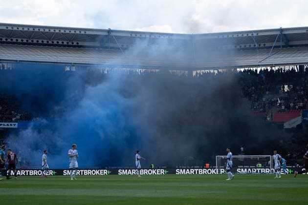 05 04 2025, xhfmx, Soccer 2 Bundesliga, 1 FC Nuernberg Hamburger SV HSV Fans ignite pyrotechnics in Nuremberg DFL DFB REGULATIONS PROHIBIT ANY USE OF PHOTOGRAPHS as IMAGE SEQUENCES and or QUASI VIDEO Nuernberg