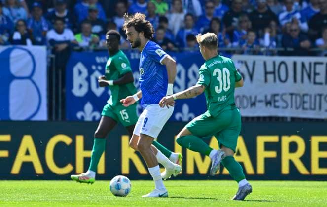 05 04 2025 Soccer Season 2024 2025 2 Soccer Bundesliga 28 Matchday SV Darmstadt 98 Lilien SpVgg Greuther Fürth Kleeblatt Sportfoto Zink xwoxzix DFL regulations prohibit any use of photographs as image sequences and or quasi video only for editorial use Fraser Hornby 9, SV Darmstadt 98 D98 SV98 Felix Klaus 30, SpVgg Greuther Fürth