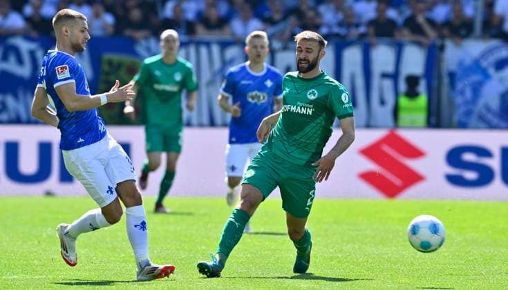 05 04 2025 Soccer Season 2024 2025 2 Soccer Bundesliga 28 Matchday SV Darmstadt 98 Lilien SpVgg Greuther Fürth Kleeblatt Sportfoto Zink xwoxzix DFL regulations prohibit any use of photographs as image sequences and or quasi video only for editorial use Fabian Nürnberger Nuernberger 15, SV Darmstadt 98 D98 SV98 Simon Asta 2, SpVgg Greuther Fürth