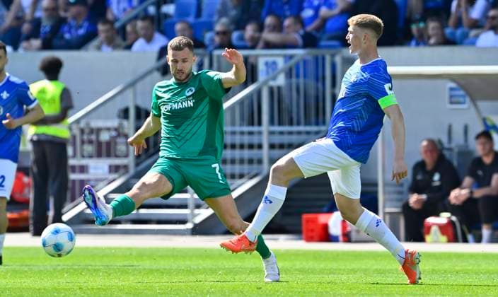 05 04 2025 Soccer Season 2024 2025 2 Soccer Bundesliga 28 Matchday SV Darmstadt 98 Lilien SpVgg Greuther Fürth Kleeblatt Sportfoto Zink xwoxzix DFL regulations prohibit any use of photographs as image sequences and or quasi video only for editorial use Dennis Srbeny 7, SpVgg Greuther Fürth Clemens Riedel 38, SV Darmstadt 98 D98 SV98