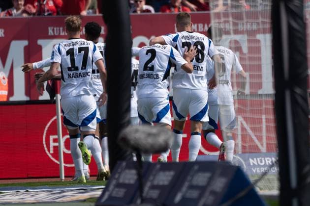 05 04 2025, xhfmx, Soccer 2 Bundesliga, 1 FC Nuernberg Hamburger SV HSV celebrates the early 1 0 by Jean Luc Dompe Hamburger SV , Adam Karabec Hamburger SV , Emir Sahiti Hamburger SV , William Mikelbrencis Hamburger SV , Lukasz Poreba Hamburger SV DFL DFB REGULATIONS PROHIBIT ANY USE OF PHOTOGRAPHS AS IMAGE SEQUENCES AND OR QUASI VIDEO Nuernberg in front of the Nuremberg fans.