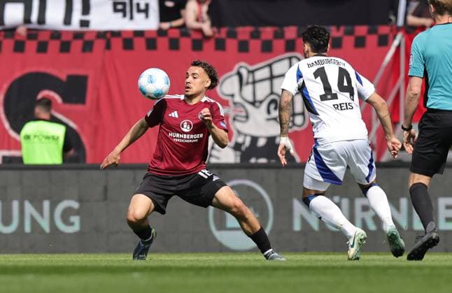 05 04 2025 Soccer Season 2024 2025 2 Soccer Bundesliga 28 Matchday 1 FC Nürnberg FCN Club Hamburger SV HSV Sportfoto Zink DaMa xdaxmax DFL regulations prohibit any use of photographs as image sequences and or quasi video only for editorial use Rafael Lubach 18, 1 FC Nürnberg FCN Ludovit Reis 14, Hamburger SV HSV
