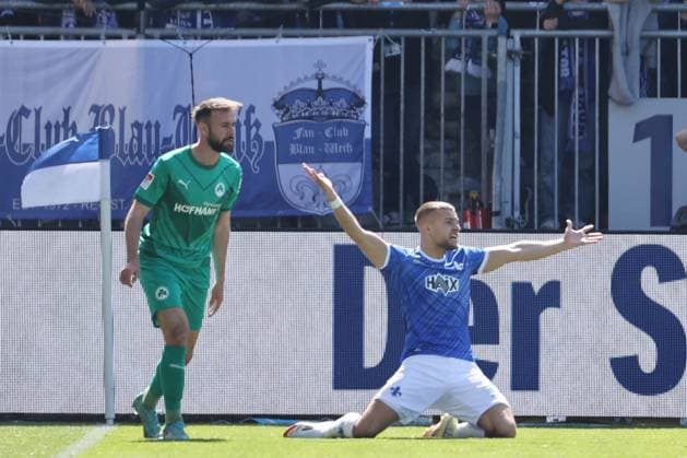05 04 2025, xtvx, Soccer 2 Bundesliga, SV Darmstadt 98 SpVgg Greuther Fuerth v l Simon Asta SpVgg Greuther Fuerth Fuerth Fabian Nuernberger SV Darmstadt 98 DFL DFB REGULATIONS PROHIBIT ANY USE OF PHOTOGRAPHS as IMAGE SEQUENCES and or QUASI VIDEO Darmstadt