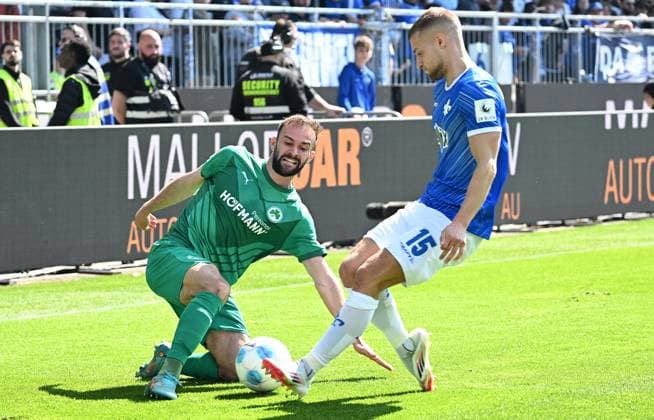 05 04 2025 Soccer Season 2024 2025 2 Soccer Bundesliga 28 Matchday SV Darmstadt 98 Lilien SpVgg Greuther Fürth Kleeblatt Sportfoto Zink xwoxzix DFL regulations prohibit any use of photographs as image sequences and or quasi video only for editorial use Simon Asta 2, SpVgg Greuther Fürth Fabian Nürnberger Nuernberger 15, SV Darmstadt 98 D98 SV98