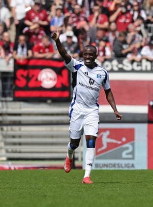 05 04 2025 Soccer Season 2024 2025 2 Soccer Bundesliga 28 Matchday 1 FC Nürnberg FCN Club Hamburger SV HSV Sportfoto Zink DaMa xdaxmax DFL regulations prohibit any use of photographs as image sequences and or quasi video only for editorial use Jubel Freude Torjubel nach Tor zum 0 2 Jean Luc Dompe 7, Hamburger SV HSV jubelt freut sich Torschütze Jean Luc Dompe 7, Hamburger SV HSV