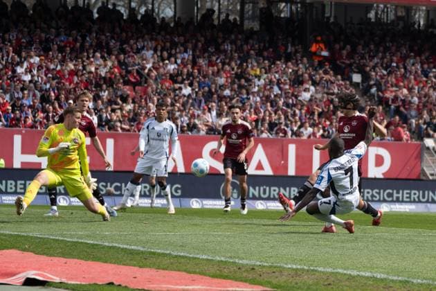 05 04 2025, xhfmx, Soccer 2 Bundesliga, 1 FC Nuernberg Hamburger SV Jean Luc Dompe Hamburger SV scores the 2 0 against 1 FC Nürnberg DFL DFB REGULATIONS PROHIBIT ANY USE OF PHOTOGRAPHS as IMAGE SEQUENCES and or QUASI VIDEO Nuernberg