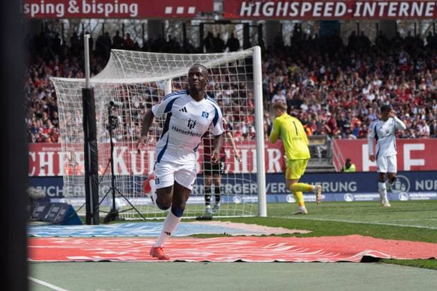 05 04 2025, xhfmx, Fussball 2 Bundesliga, 1 FC Nuernberg Hamburger SV Jean Luc Dompe Hamburger SV celebrates his second goal for 2 0 against 1 FC Nuernberg Tor, Goal, Jubel, Celebration DFL DFB REGULATIONS PROHIBIT ANY USE OF PHOTOGRAPHS as IMAGE SEQUENCES and or QUASI VIDEO Nuernberg