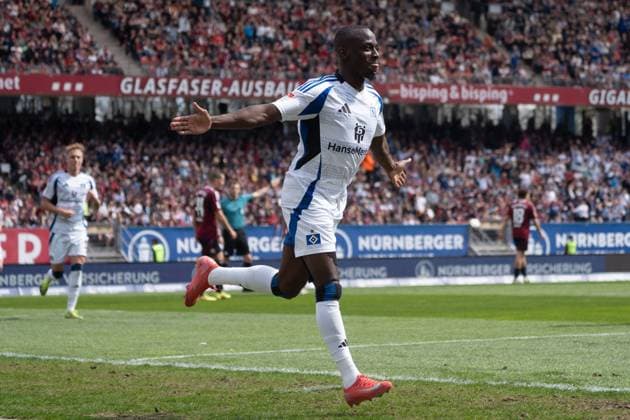 05 04 2025, xhfmx, Fussball 2 Bundesliga, 1 FC Nuernberg Hamburger SV Jean Luc Dompe Hamburger SV celebrates his second goal for 2 0 against 1 FC Nuernberg Tor, Goal, Jubel, Celebration DFL DFB REGULATIONS PROHIBIT ANY USE OF PHOTOGRAPHS as IMAGE SEQUENCES and or QUASI VIDEO Nuernberg
