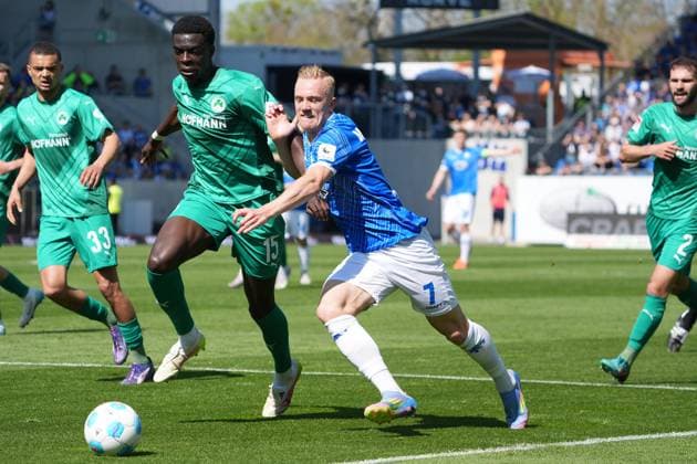 Isac Lidberg SV Darmstadt 98, 07 vs Joshua Quarshie SpVgg Greuther Fürth, 15 05 04 2025 2 Bundesliga, Season 24 25 SV Darmstadt 98 vs SpVgg Greuther Fürth, Stadion am Boellenfalltor, emonline, emspor,