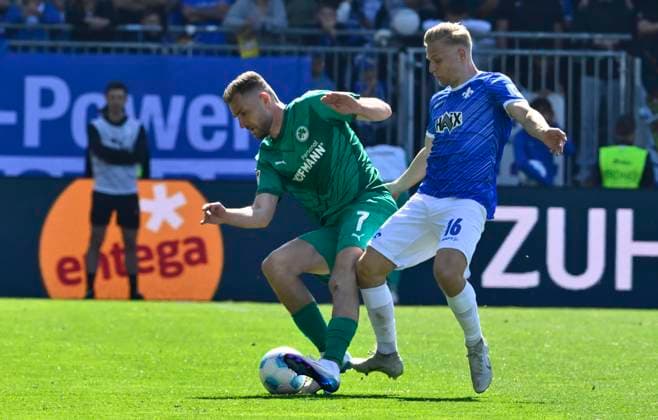 05 04 2025 Soccer Season 2024 2025 2 Soccer Bundesliga 28 Matchday SV Darmstadt 98 Lilien SpVgg Greuther Fürth Kleeblatt Sportfoto Zink xwoxzix DFL regulations prohibit any use of photographs as image sequences and or quasi video only for editorial use Dennis Srbeny 7, SpVgg Greuther Fürth Andreas Müller Mueller 16, SV Darmstadt 98 D98 SV98