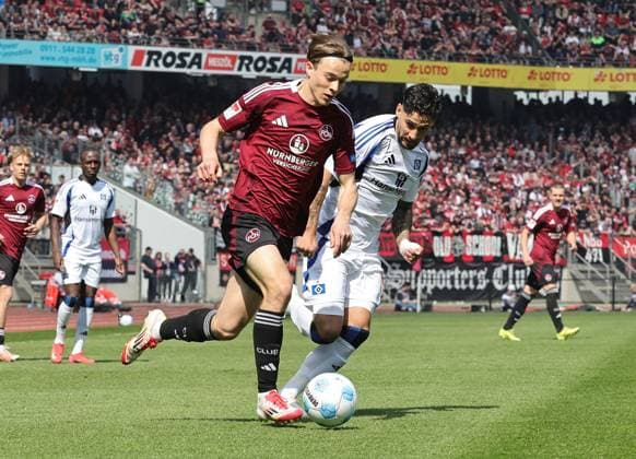 05 04 2025 Soccer Season 2024 2025 2 Soccer Bundesliga 28 Matchday 1 FC Nürnberg FCN Club Hamburger SV HSV Sportfoto Zink DaMa xdaxmax DFL regulations prohibit any use of photographs as image sequences and or quasi video only for editorial use Caspar Jander 20, 1 FC Nürnberg FCN im Angriff