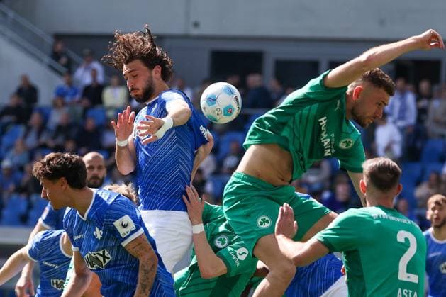 2025 04 05 xJFAx 2 Bundesliga SV Darmstadt 98 SpVgg Greuther Fürth v l , Fraser Hornby SV Darmstadt 98 , Dennis Srbeny SpVgg Greuther Fürth , Zweikampf, Action, Aktion, Battles for the Ball DFL DFB REGULATIONS PROHIBIT ANY USE OF PHOTOGRAPHS as IMAGE SEQUENCES and or QUASI VIDEO Copyright: JoaquimxFerreira