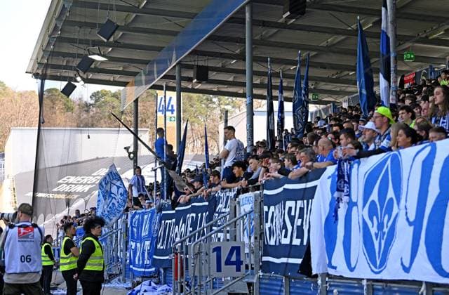 05 04 2025, xfux, Fussball 2 Bundesliga, SV Darmstadt 98 SpVgg Greuther Fuerth v l Fans SV Darmstadt 98, SVD, Lilien, Stimmung, Schals, Trikots Fanblock DFL DFB REGULATIONS PROHIBIT ANY USE OF PHOTOGRAPHS as IMAGE SEQUENCES and or QUASI VIDEO Licensing of this image to and or by SV Darmstadt 1898 e V and subsidiaries is not permitted No release of or sale to SV Darmstadt 1898 e V Darmstadt