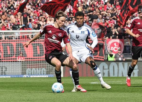 05 04 2025 Soccer Season 2024 2025 2 Soccer Bundesliga 28 Matchday 1 FC Nürnberg FCN Club Hamburger SV HSV Sportfoto Zink DaMa xdaxmax DFL regulations prohibit any use of photographs as image sequences and or quasi video only for editorial use Caspar Jander 20, 1 FC Nürnberg FCN Ransford Yeboah Königsdörfer Koenigsdoerfer 11, Hamburger SV HSV
