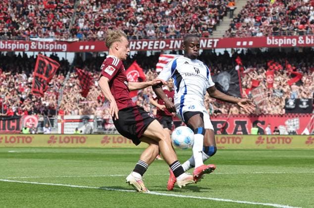 05 04 2025 Soccer Season 2024 2025 2 Soccer Bundesliga 28 Matchday 1 FC Nürnberg FCN Club Hamburger SV HSV Sportfoto Zink DaMa xdaxmax DFL regulations prohibit any use of photographs as image sequences and or quasi video only for editorial use Tim Janisch 32, 1 FC Nürnberg FCN Jean Luc Dompe 7, Hamburger SV HSV
